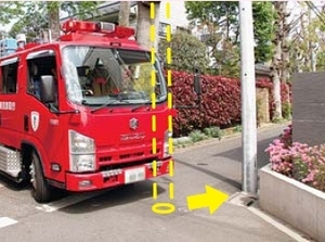 写真：電柱を移設し通行が可能になった消防車の画像
