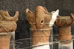 写真：展示室の縄文土器