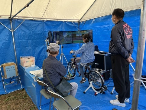 自転車シミュレーターを使った講習会の様子