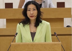 登壇する区長の様子