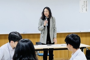 区長が参加者に話している写真