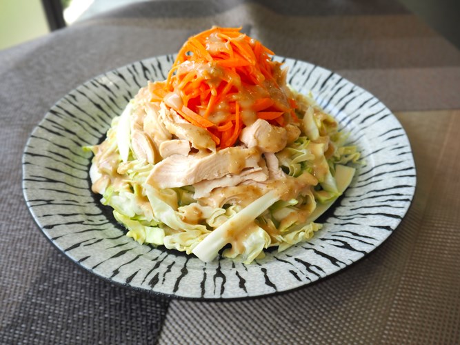 芯までおいしい！キャベツとにんじんのごまサラダ