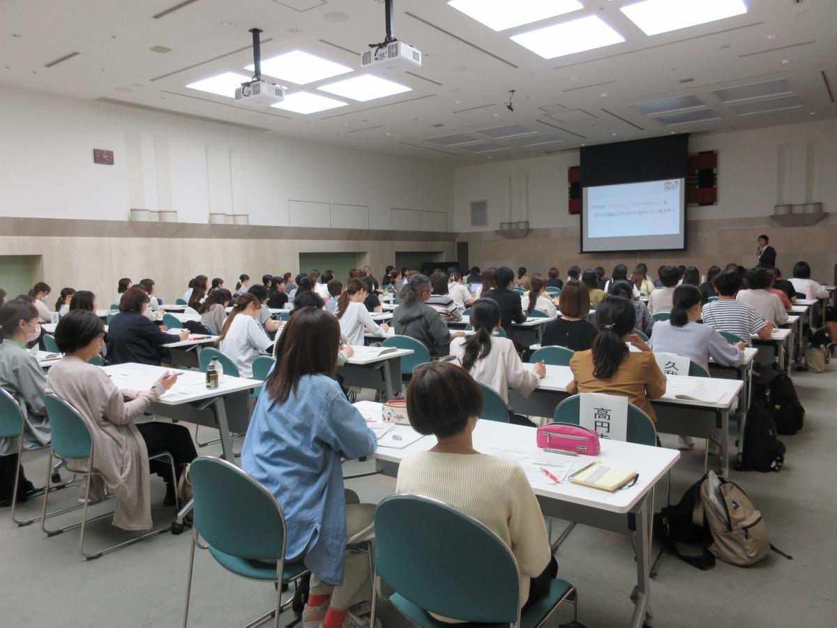 協議会の講義を聴いている風景