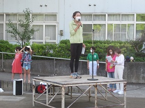 挨拶する区長の様子1