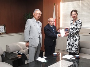 寄附受領の様子2