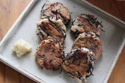 きのことひじきの焼きがんもの写真