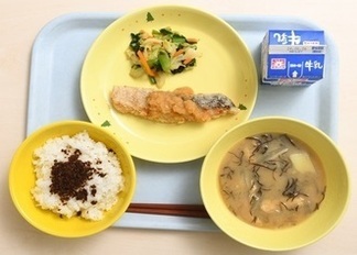 写真：アレルギー対応食専用食器　使用例