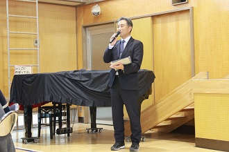 意見交換会の趣旨について話す校長の写真